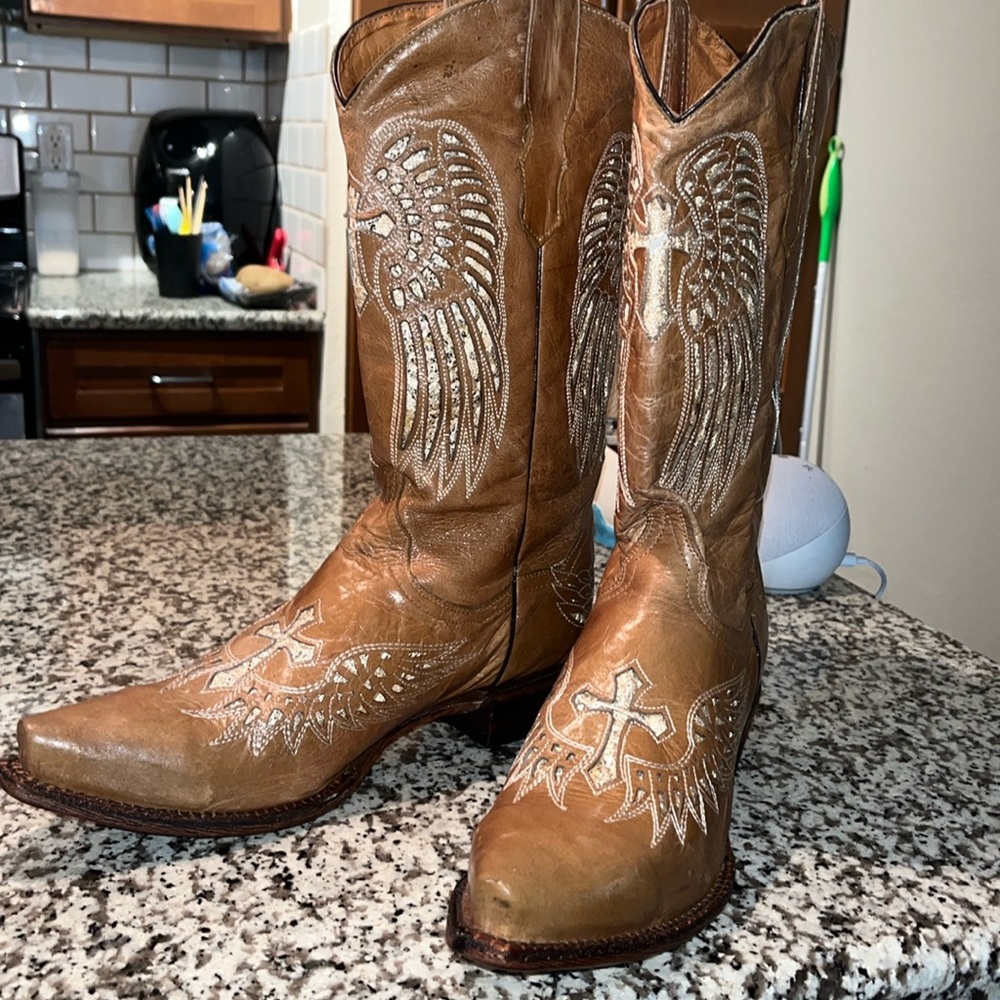 Brown Western Cowboy Boots with Embroidered Wings